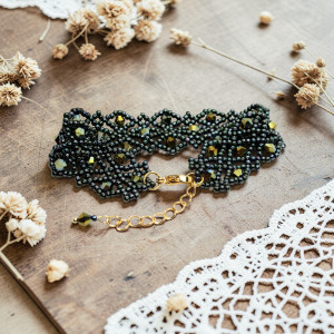 delikatna koronkowa bransoletka - oliwkowa zieleń