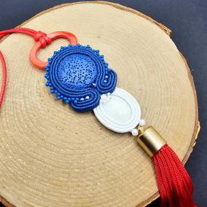 Wisior sutasz z chwostem i lawą wulkaniczną