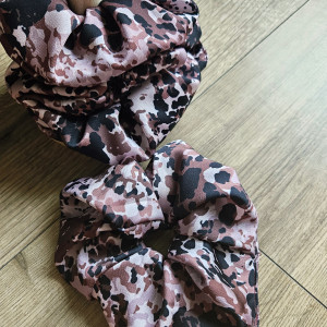 Gumka satynowa z miękkiej satyny w wzór abstrakcyjne węża zwierzak centki kropeczki