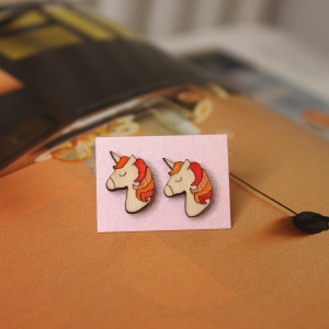 Drewniane kolczyki sztyfty Jednorożec