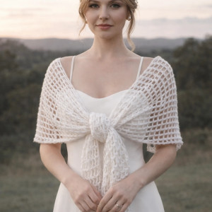 Biały delikatny szal ślubny etola z wełną merino ręcznie wykonany