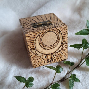 Ozdobne pudełko z bykiem, mini szkatułka, pirografia