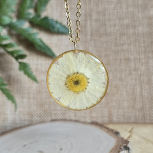 Złota zawieszka złoty wisiorek naszyjnik żywica z żywicy kwiaty z kwiatami jajowata retro naturalna dziewczęca kobieca stokrotka