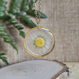 Złota zawieszka złoty wisiorek naszyjnik żywica z żywicy kwiaty z kwiatami jajowata retro naturalna dziewczęca kobieca stokrotka