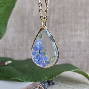 Złota zawieszka złoty wisiorek kwiat naszyjnik żywica z żywicy kwiaty łezka łza niezapominajka niezapominajki