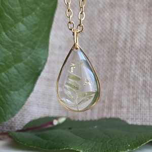 Złota zawieszka łezka listki roślina
