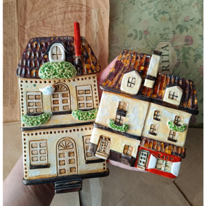 Zestaw kamienic brązowo-beżowych w starym stylu