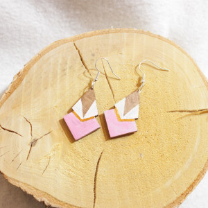 Różowe Kolczyki Geometryczne – Pastelowy Szyk & Drewno
