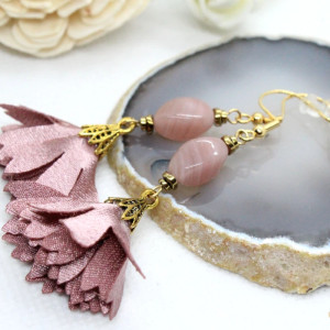 delikatne kolczyki - beżowe kwiatki