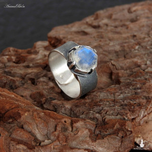 Obrączka srebrna z kamieniem księżycowym regulowana