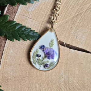 Złota zawieszka złoty wisiorek z gipsówką kwiaty fioletowe