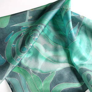 Zielona apaszka jedwabna ręcznie malowana