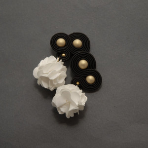 czarno-białe kolczyki lub klipsy sutasz z kwiatkami