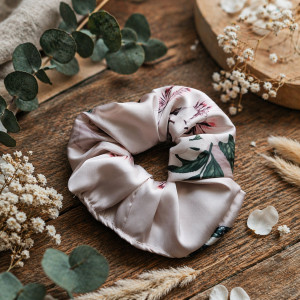 Gumka satynowa z miękkiej satyny we wzory malowane kwiaty malarskie lilie