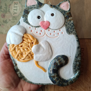 Kot z  kłębuszkiem na ścianę