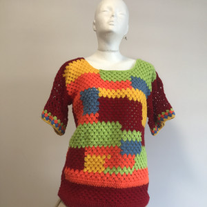 Oryginalna bluzka wykonana na szydełku