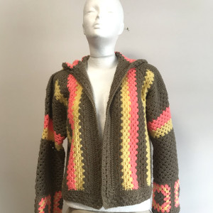 Oryginalny, krótki kardigan z kapturem