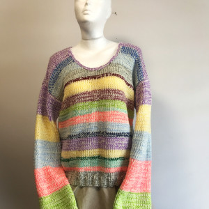 Oryginalny wiosenny sweter