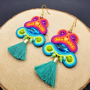 Kolorowe kolczyki sutasz z chwostami