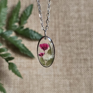 Srebrna zawieszka z różowymi kwiatami