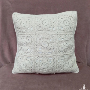 Nowa szydełkowa kremowa poduszka z kwadratów, dwustronna, wymiary 40x40 cm