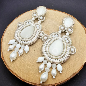 Biało beżowe długie kolczyki sutasz z kocim okiem