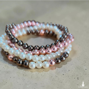 Delikatne i kobiece bransoletki – komplet 4 szt.