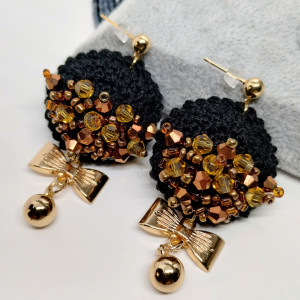Czarne kolczyki szydełkowe z kokardkami