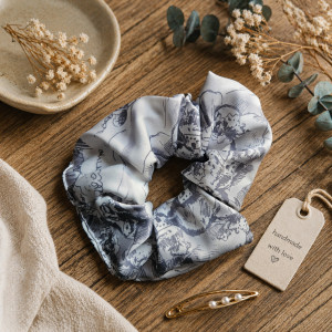 Gumka satynowa z miękkiej satyny we wzory  graficzne greckie lineart budowle domki góry