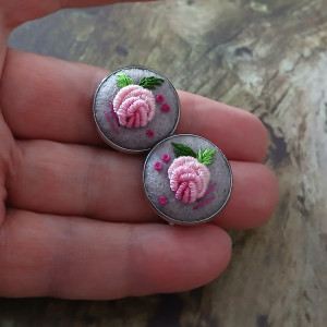 Ręcznie haftowane klipsy  DLA GRAŻYNY