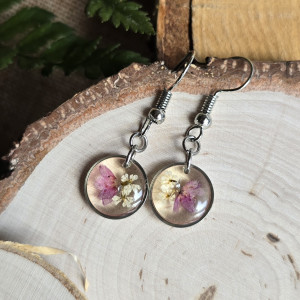 Srebrne kolczyki z różowymi kwiatami z żywicy żywica epoksydowa z suszonymi prawdziwymi kwiatami