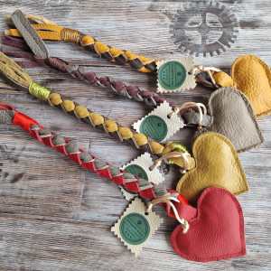 Zabawka dla psa ze skóry naturalnej, czerwone serce,  szarpak, akcesoria dla psa