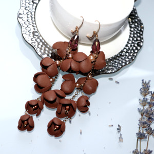 Długie Kolczyki Blossom Czekoladowe Kwiaty | Stal Chirurgiczna | Lekka Biżuteria z Pianki