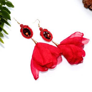 Bordowe Kolczyki Wyraziste Sutasz Długie Kwiaty Szyfonowe Efektowne i Lekkie