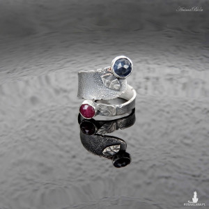 Obrączka srebrna z rubinem i szafirem regulowana