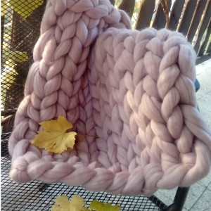 Kocyk z merynosa, brudny róż