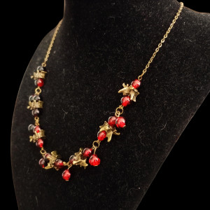 Złoto czerwony naszyjnik z kręgami