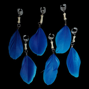 Ozdoby do włosów z niebieskimi piórami