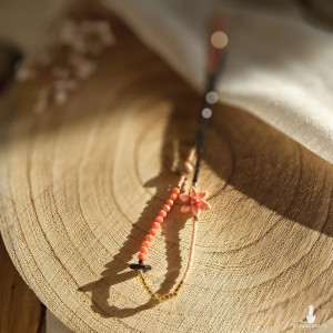 Naszyjnik na 2 sposoby, na sznurku "Różowy kwiatek"