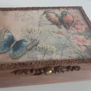 Drewniana szkatułka