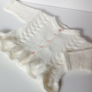 Sweterek z falbanką