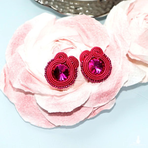 Małe Kolczyki Sutasz Petite Fuksja | Eleganckie Sztyfty z Kryształem | Stal Chirurgiczna