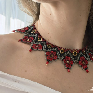 " Magia czerwieni" -tradycyjna krywulka z koralików