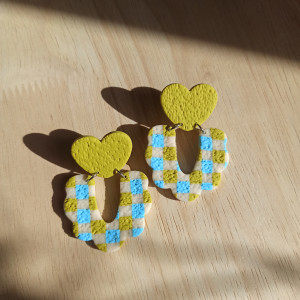 Kolczyki z gliny polimerowej oliwkowa kratka