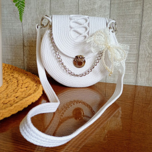 Mała elegancka torebka ze sznurka na specjalne okazje, komunia