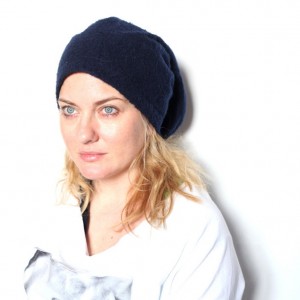 czapka damska granatowa z włosem