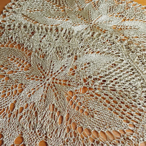 2 owalne serwetki na drutach, w kolorze starego złota