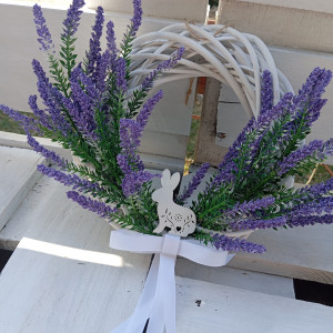 Wianek lawendowy na drzwi