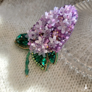 Unikatowa wiosenna kwiatowa broszka BEZ w kolorze fioletowym