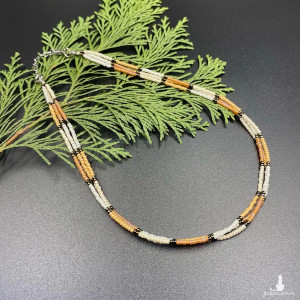 Krótki potrójny koralikowy naszyjnik beżowy #1115